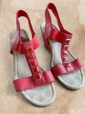 Y2K Coral Wedge Sandals Size 9 Studded Platform Slingback Retro